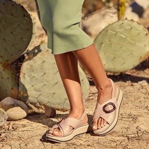 “SOLD” NEW! ANDRE ASSOUS LUPITA SANDAL